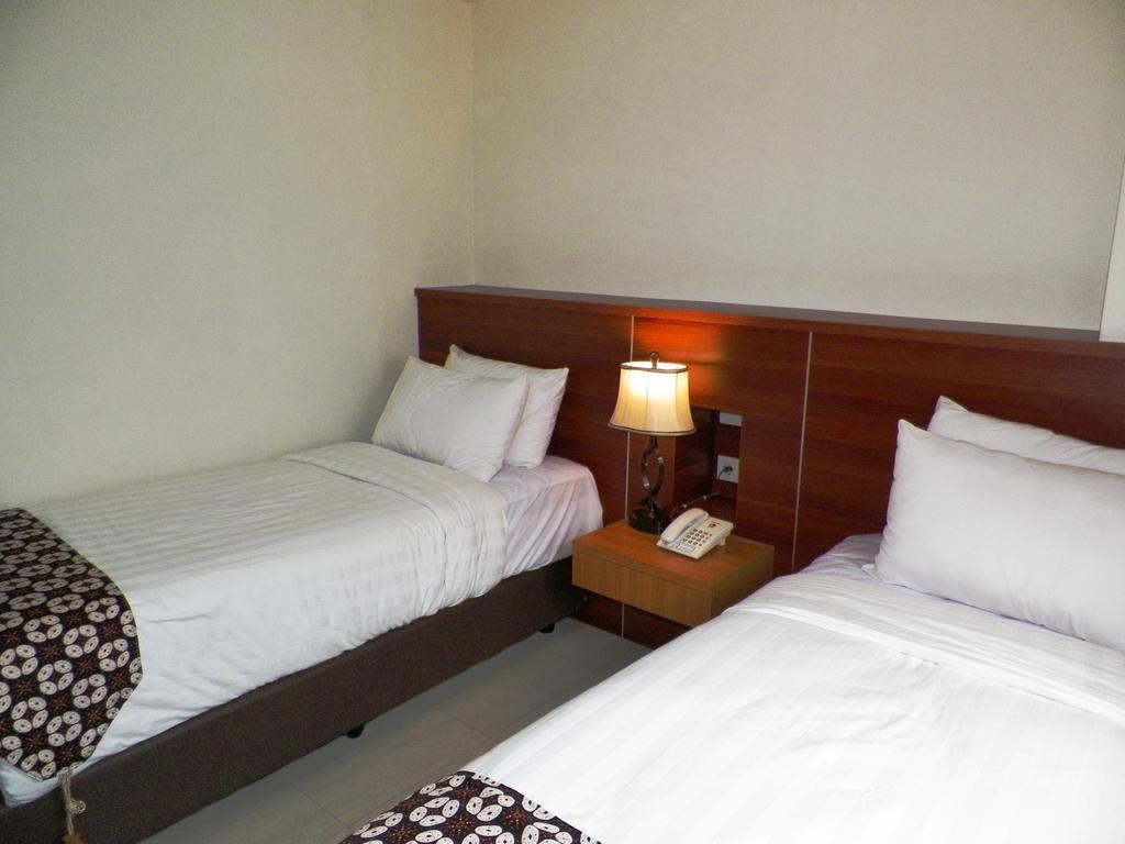 Maranatha Grand Hotel Jogjacarta Quarto foto