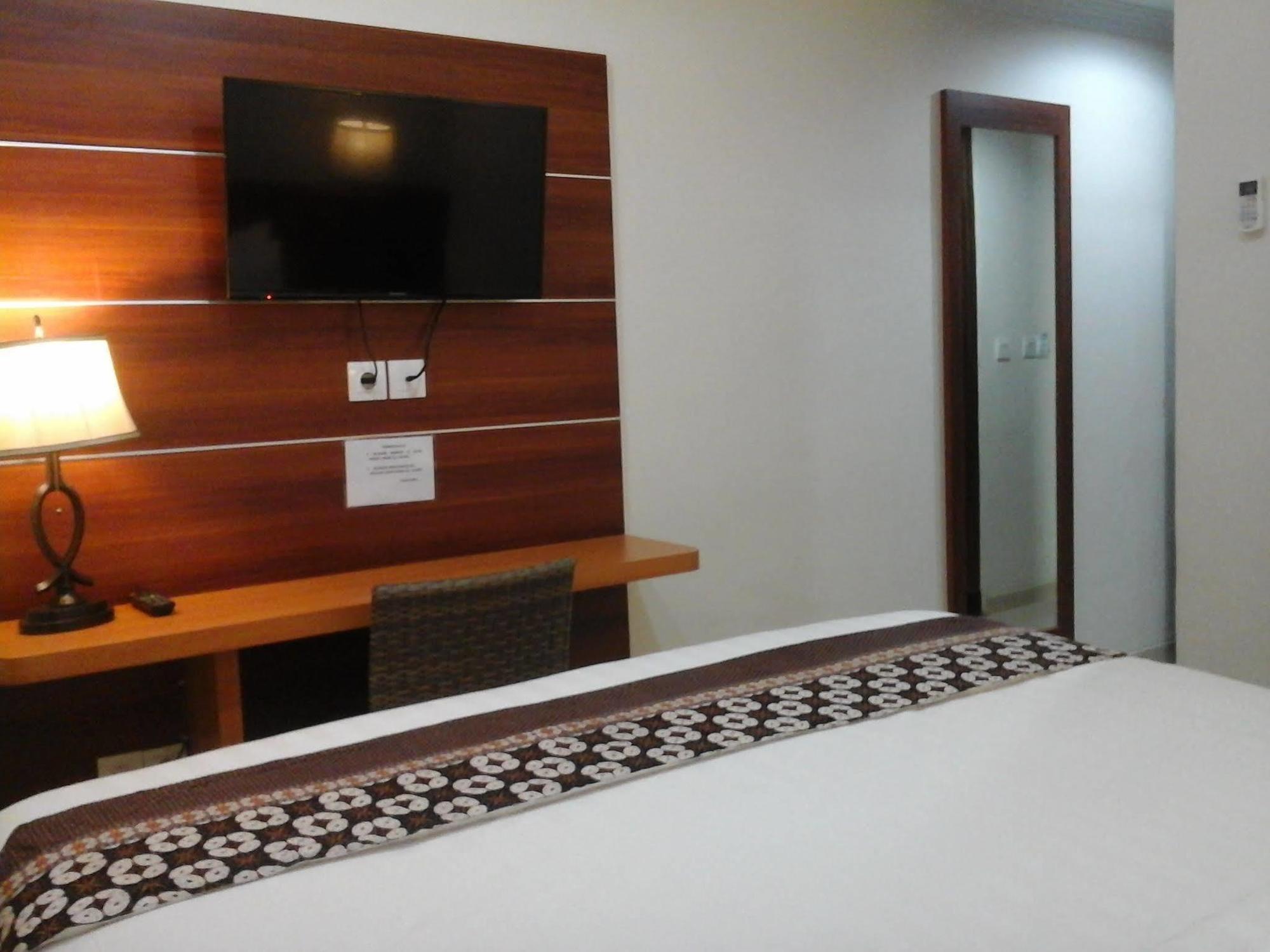 Maranatha Grand Hotel Jogjacarta Exterior foto